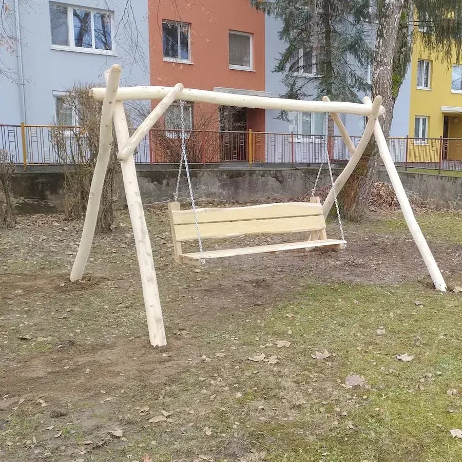Lavica hojdacia